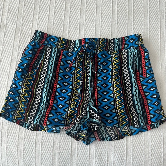 BeBop Women’s Elastic Waist 100% Rayon Multicolored Soft Shorts Size XL - Picture 1 of 3